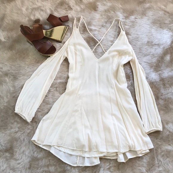 Tobi Dresses & Skirts - Tobi cold shoulder open back dress